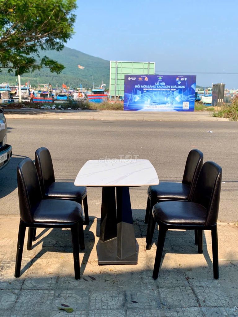 Bộ bàn ăn mẹ
