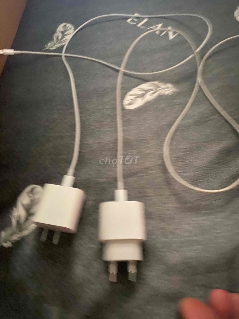 Фото 3: Зарядное устройство для Apple iPhone, белое, очень новое