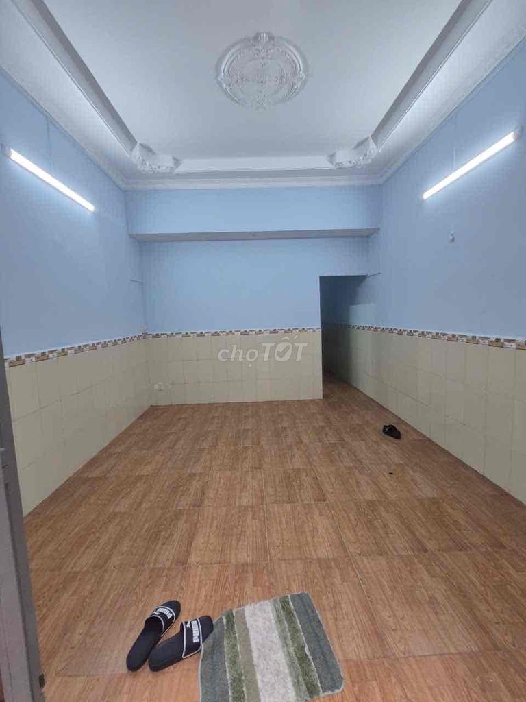 Отдельный дом на улице Дỗ Конг Тыонг 4x15м, 1 этаж 3 спальни, новый
