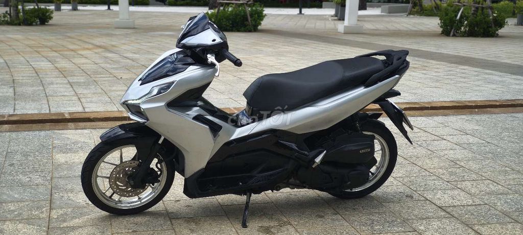 Фото 3: Honda Air Blade серебристый, лёгкий, продажа или обмен