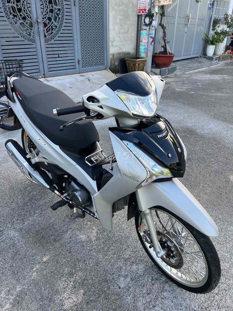 Honda Future 125 матовый серебристый