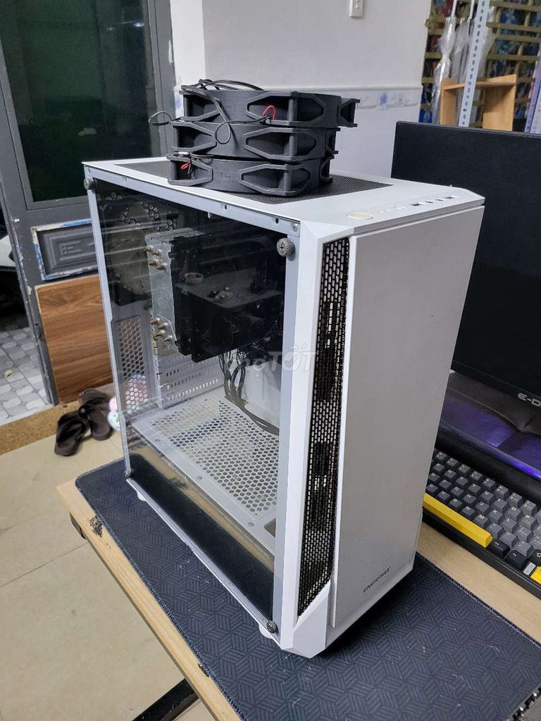 Компьютерный корпус с белым стеклом, 6 вентиляторов, хаб и пульт