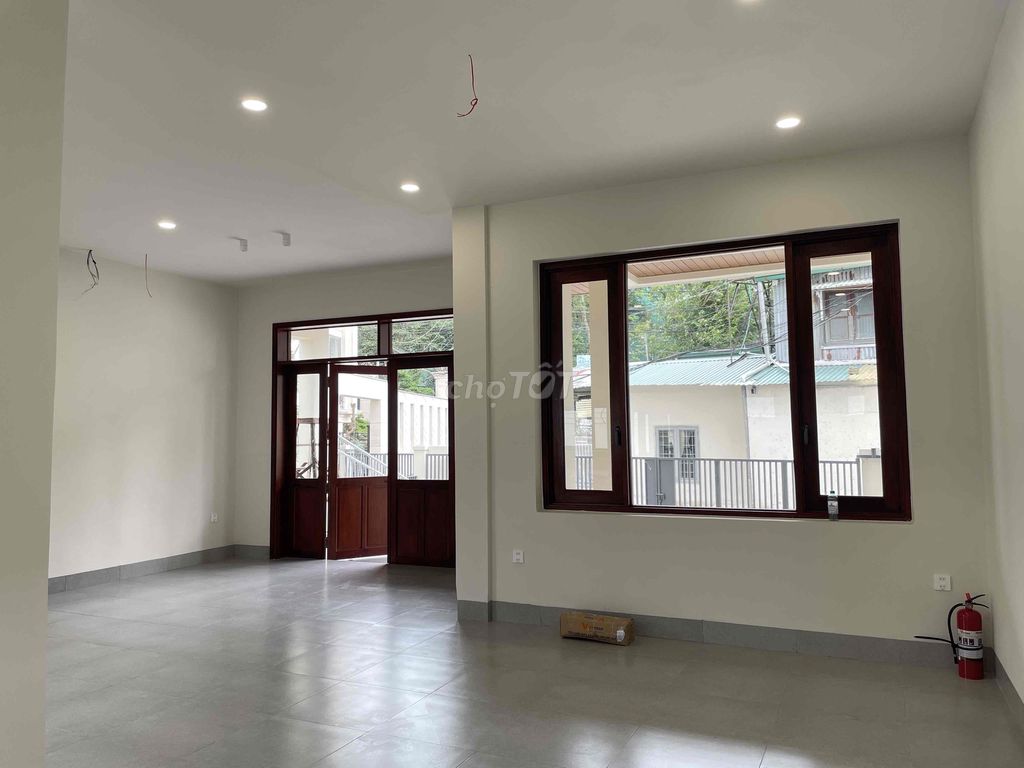 Фото 2: Совершенно новое помещение для восточной медицины, офиса на Нгуен Зу, район Лам Вьен