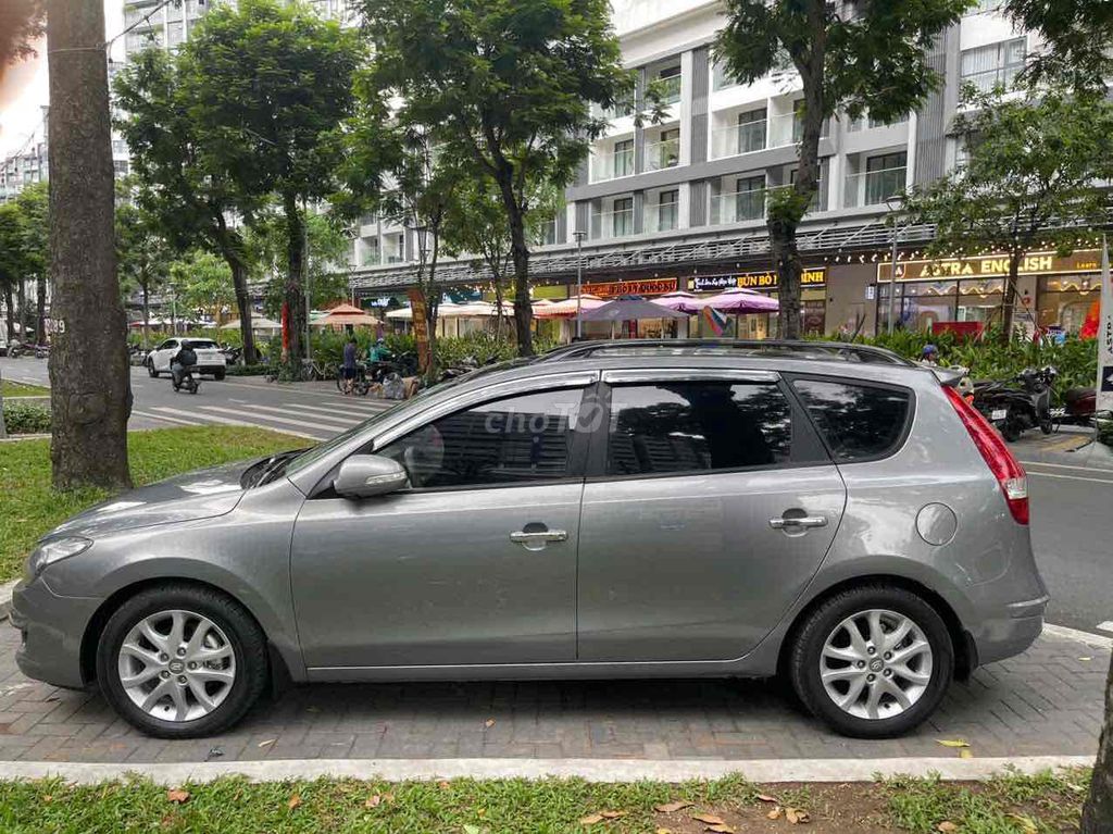 Фото 3: Hyundai i30 2011 Серый 5 мест