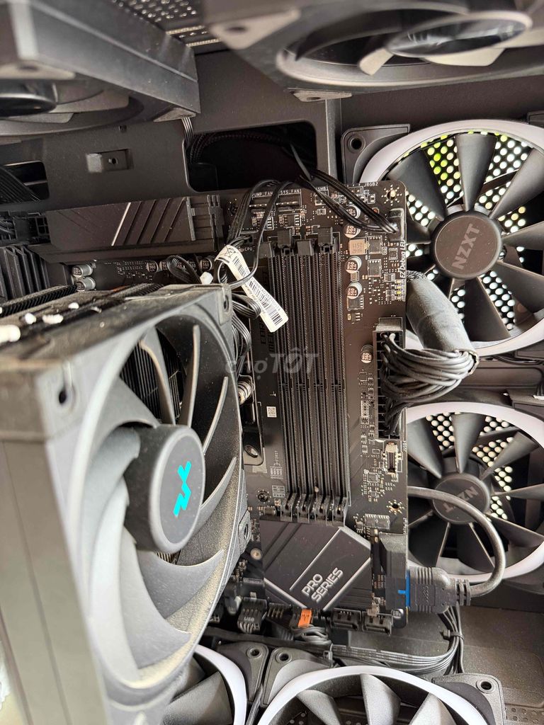 Фото 3: Комбо R5 8400F + B650 + 32 ГБ DDR5