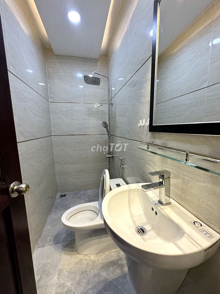 Фото 3: Дом с полной мебелью💎 Lê Văn Thọ, район 11💎4x17м💎3 этажа_4 спальни-5 санузлов