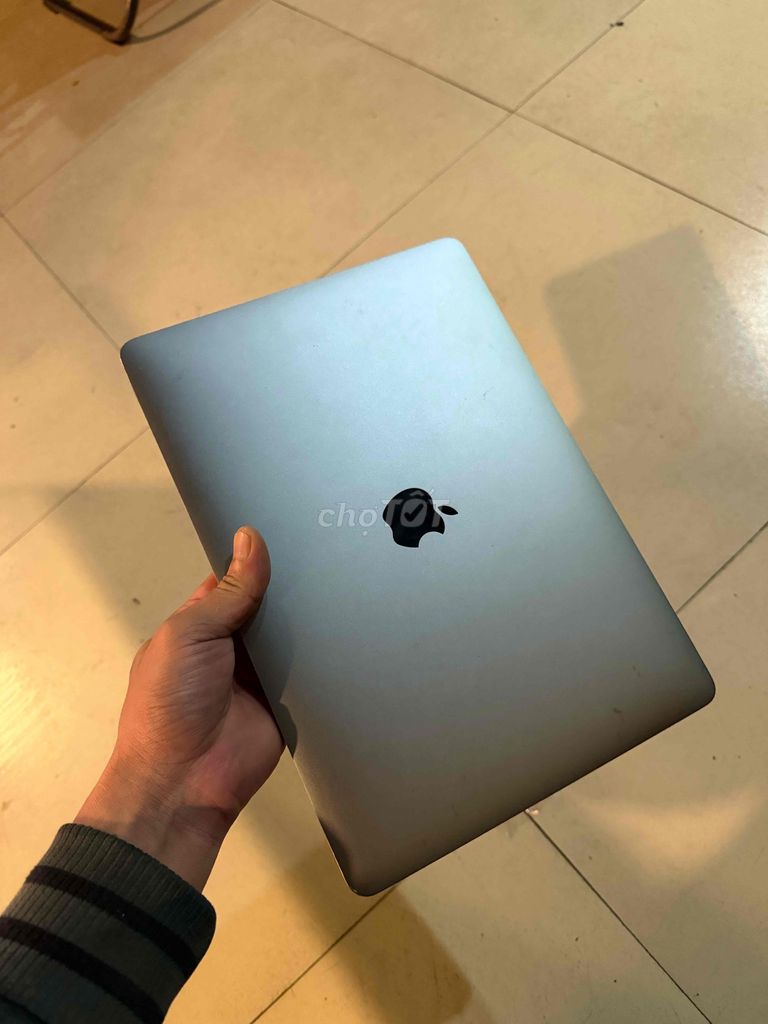 Фото 2: Macbook Pro 2017 i5 8GB/256GB Touch Bar Серый