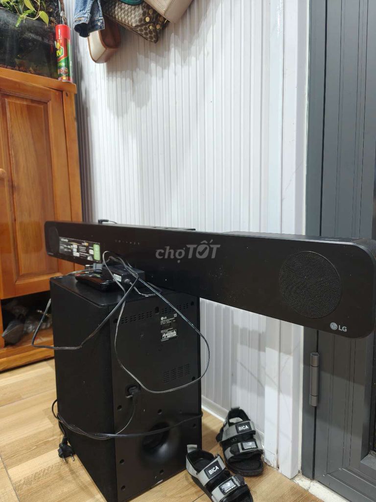 Фото 2: Колонка Soundbar LG SP8A черная