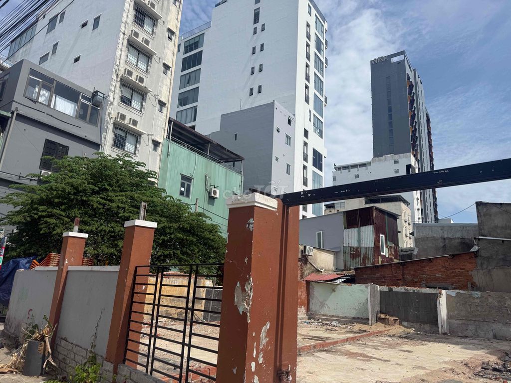 Фото 2: Срочно продаю дешево участок на Нгуен Тхонг, рядом с мостом Дракон и рекой