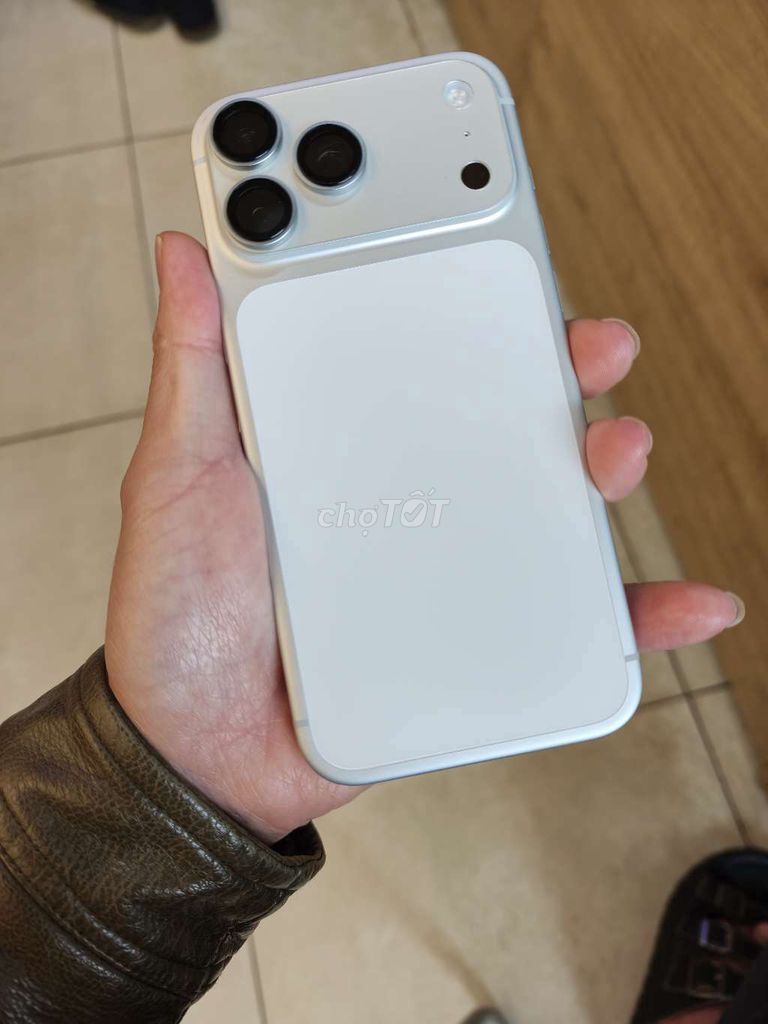 Apple iPhone 17 Pro Max, đã sạc 18 lần, bán hoặc trao đổi