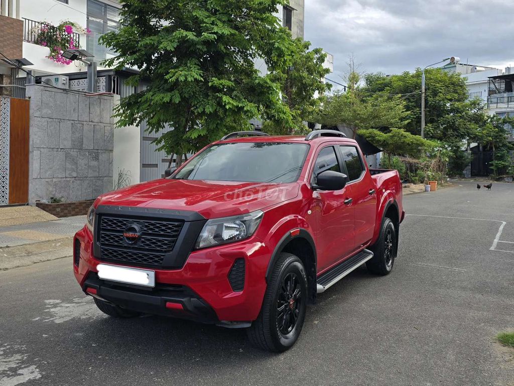 Nissan Navara 2023 Красный 80000 км