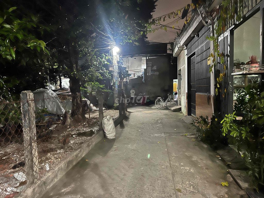 Фото 3: Chính chủ cần bán nhà gấp Gần chợ nhà thờ SHR