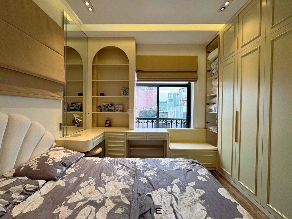 Фото 3: СДАЁТСЯ МИНИ-КВАРТИРА - 3 спальни, 3 санузла, 100 м², рядом с PHAN XÍCH LONG, возле HOÀNG SA
