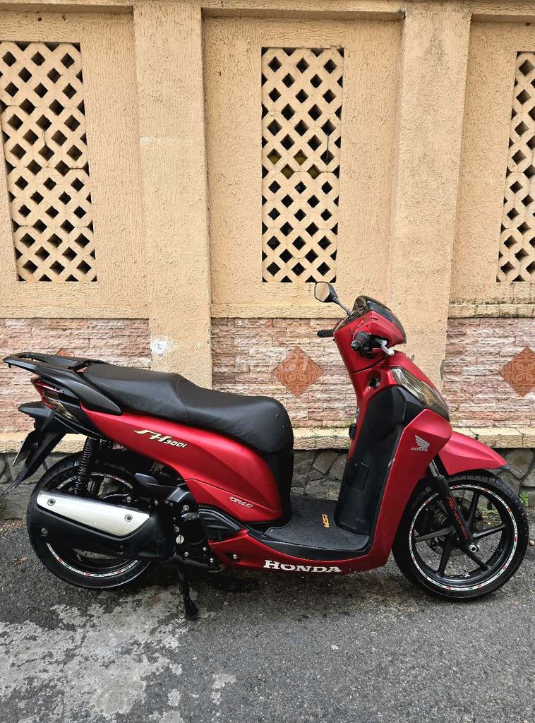 Фото 2: Honda SH300i 2015 Красный