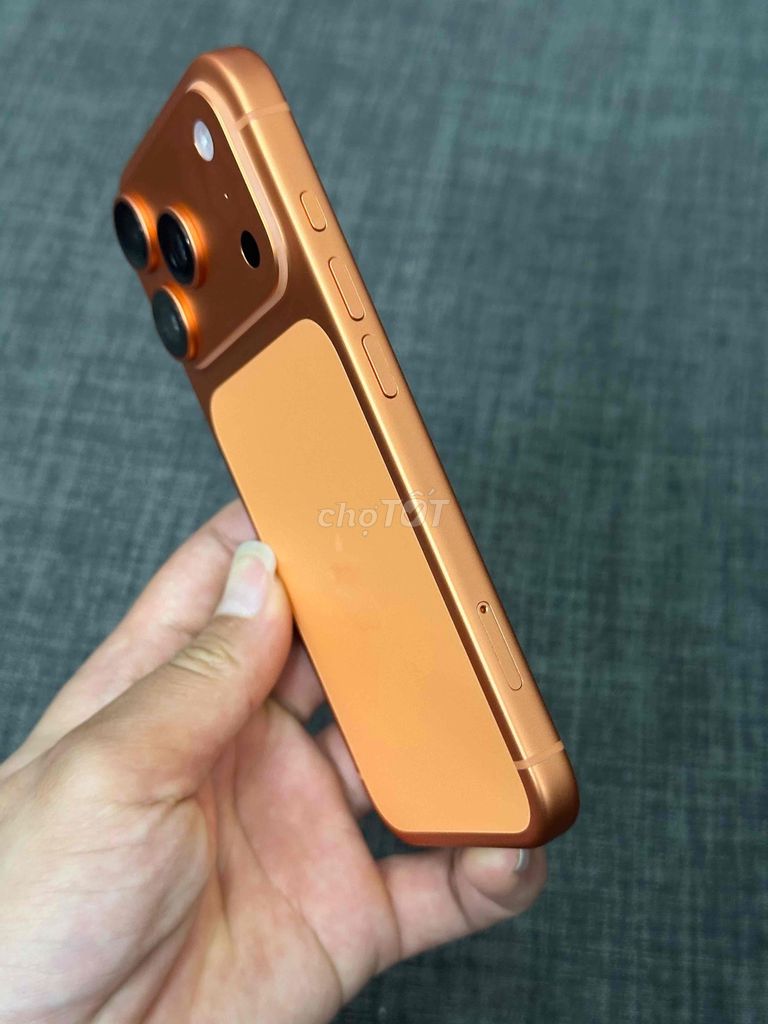 Фото 2: Apple 17 Pro 256GB Золотистый бронза, оригинальный, новый