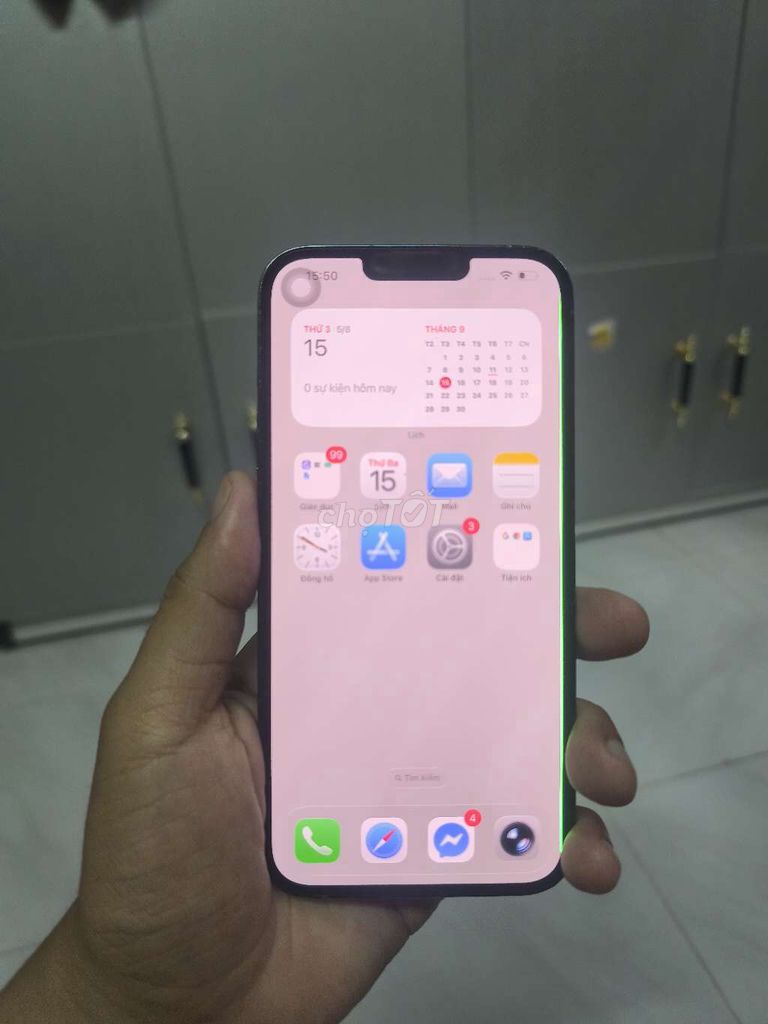Фото 2: iPhone 13 Pro Max с полосой по краю, хорошо подходит для работы и игр