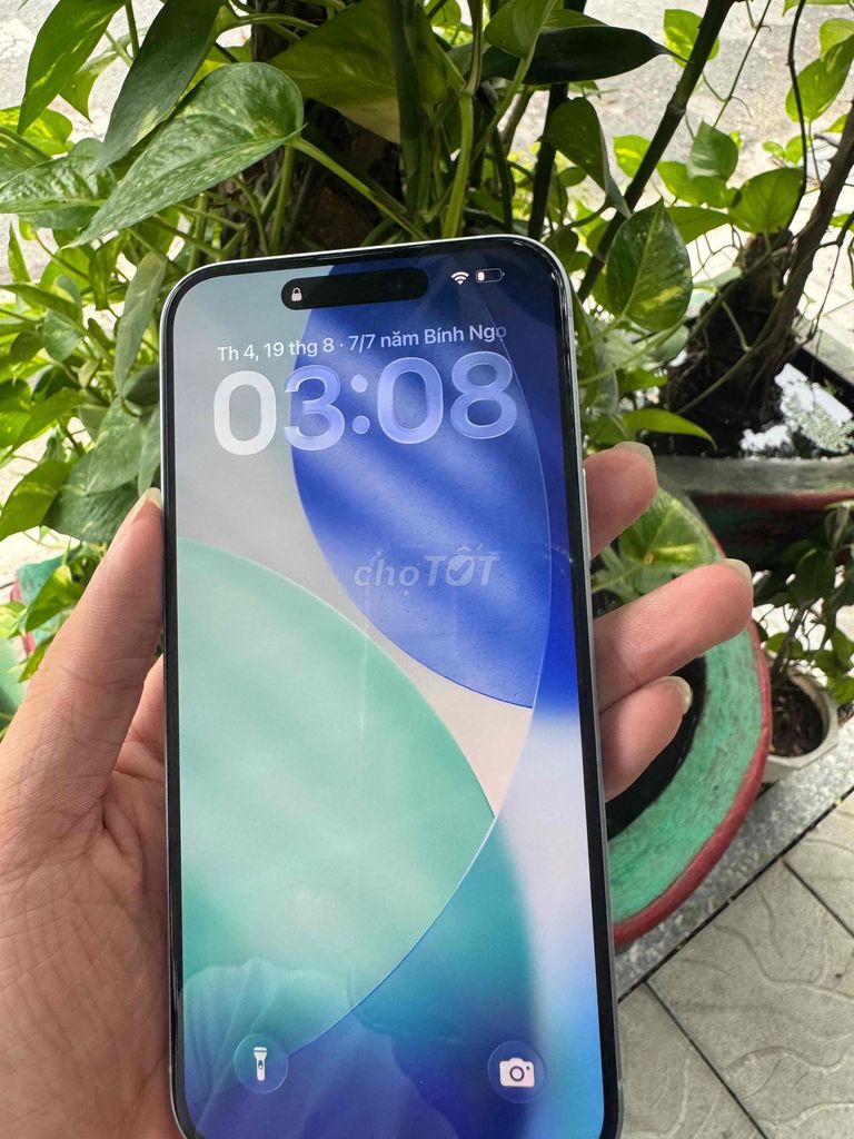 Фото 3: Apple iPhone 15 Plus 256GB Белый 99%