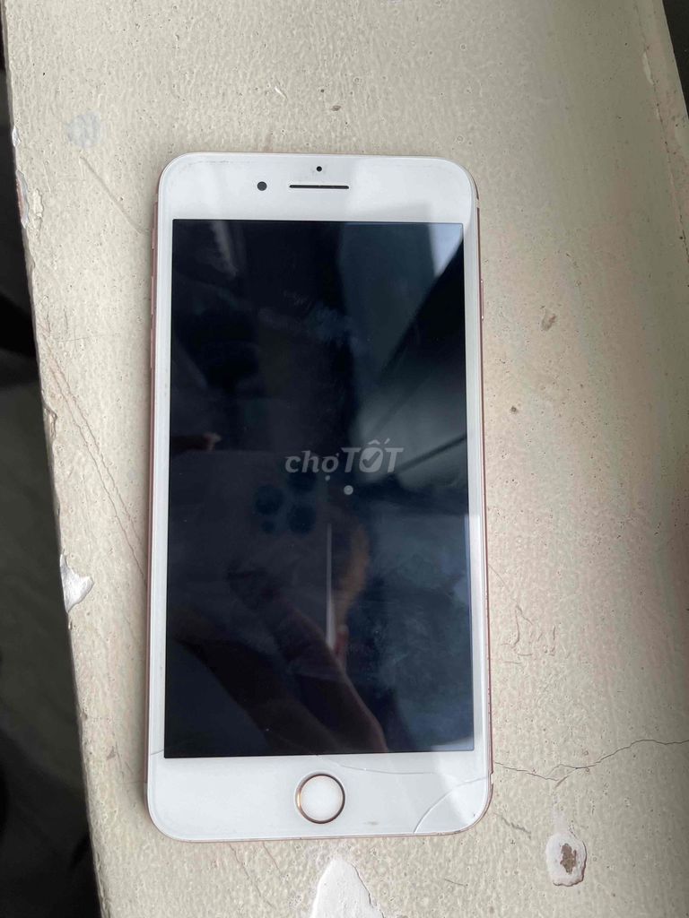 Фото 2: Apple iPhone 7 Plus 64GB розовое золото, поврежден экран