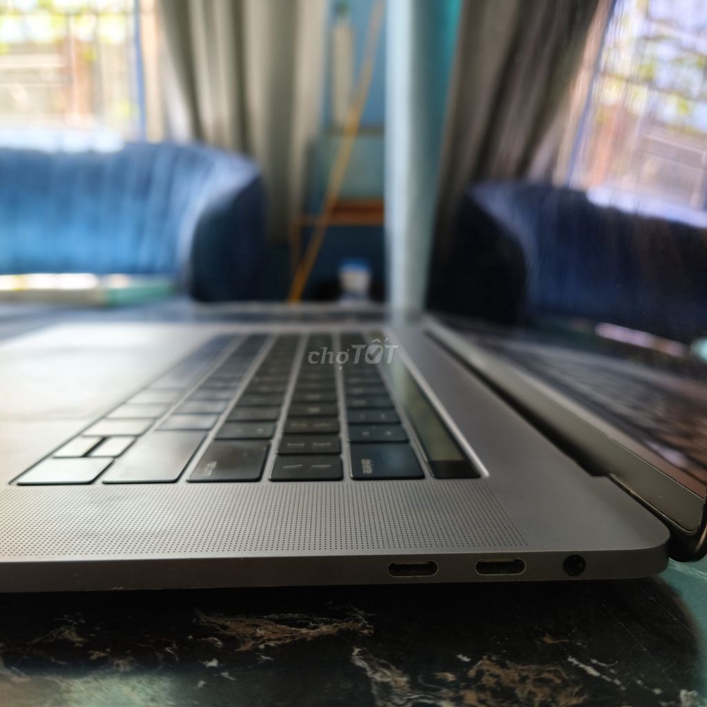 Фото 3: Apple MacBook Pro 15 2018 i7 32GB/500GB SSD Xám
