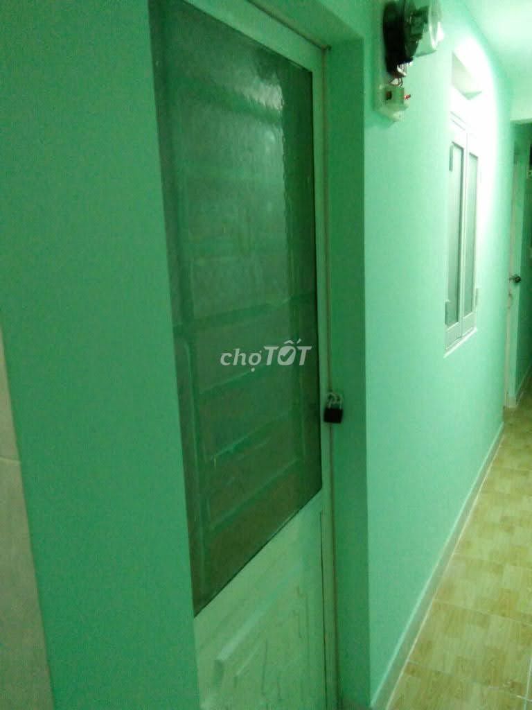 Фото 2: Бесплатный показ комнаты в аренду с просторным балконом, район 7