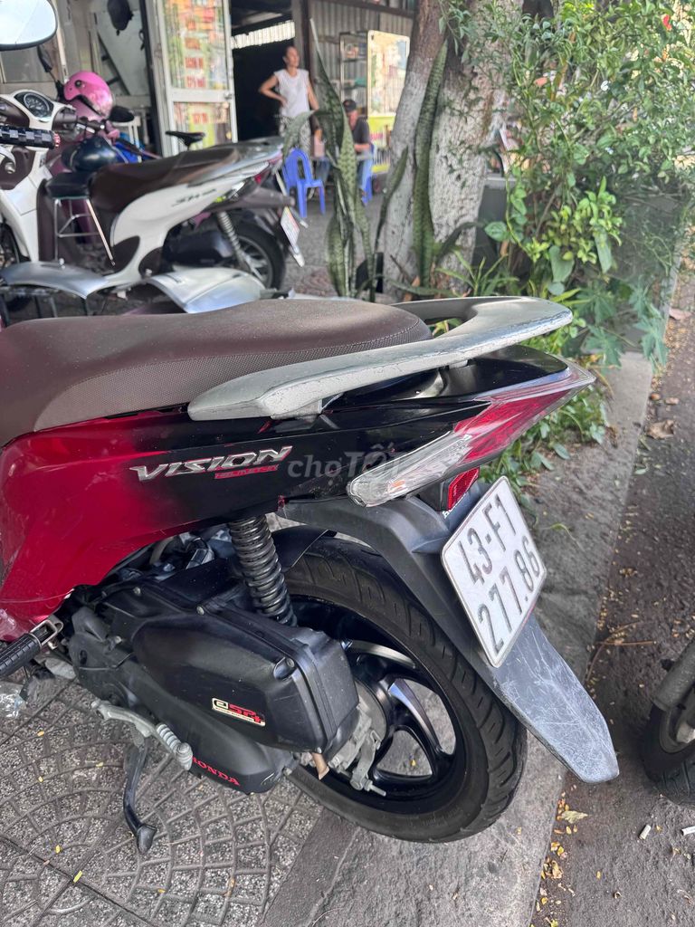 Фото 3: Honda Vision 2016 Красный