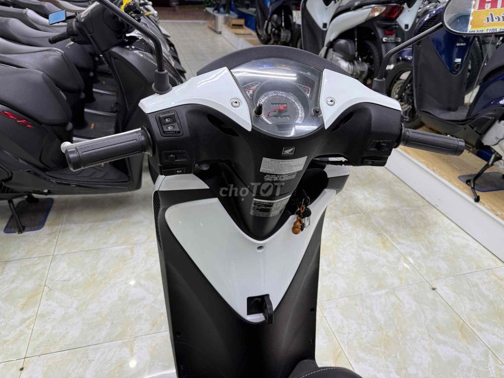 Фото 3: Honda SH 150 Nhập Ý 2011 Trắng