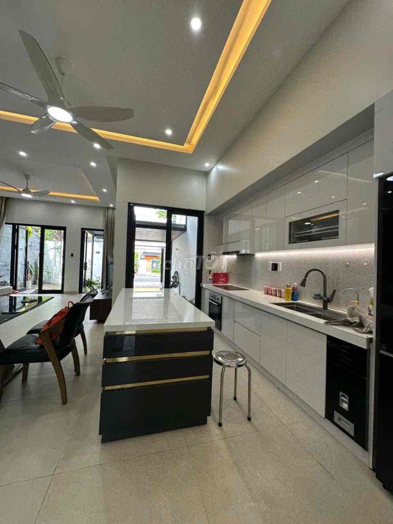 Cho thuê VILLA 3Pn 4WC gần FPT