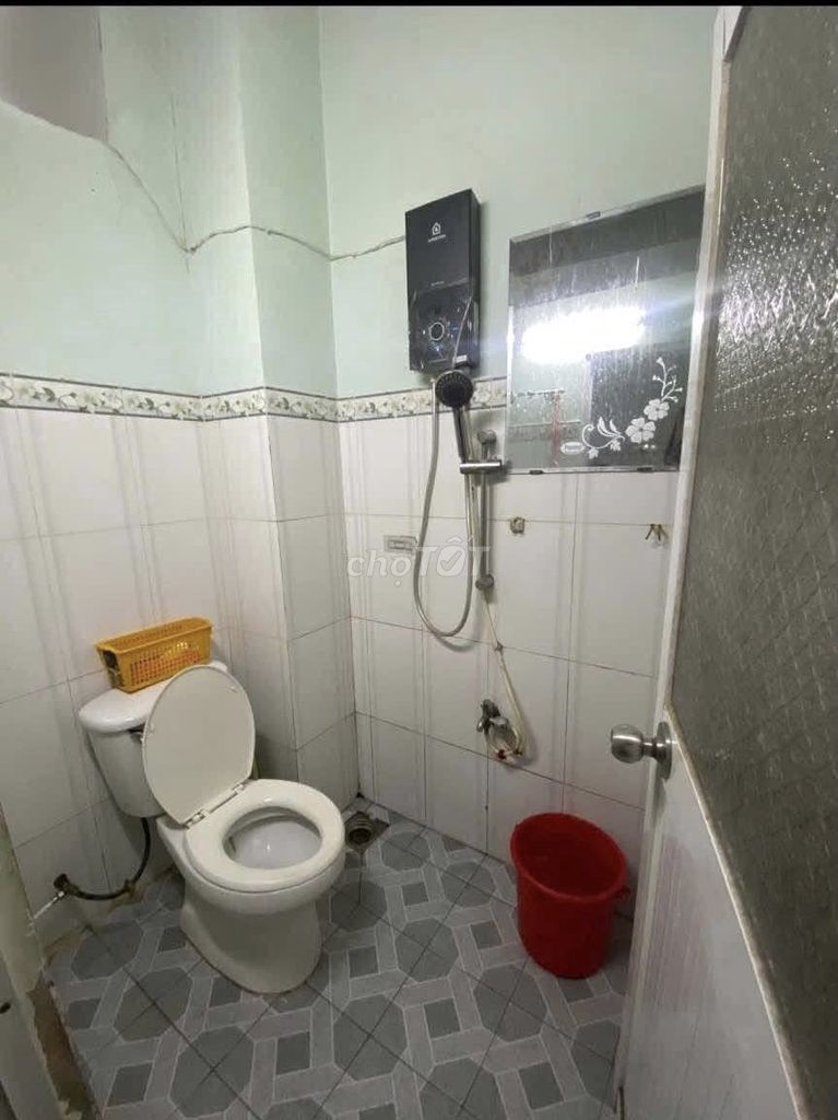 Фото 2: Дом 1 этаж бетонный, 3.3м x 12м, 2 спальни, 2 санузла, переулок 3м Ло Гом