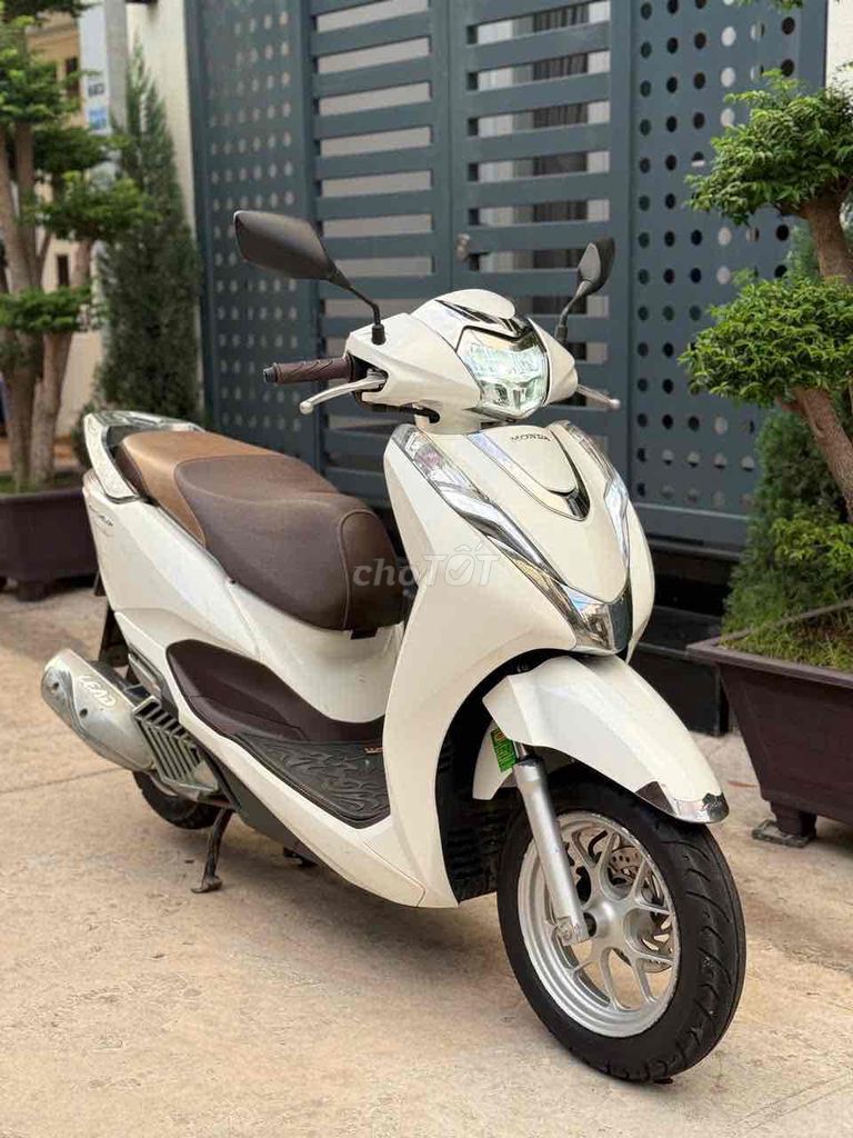 Фото 2: Honda Lead 2022 Белый