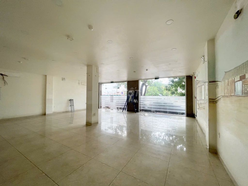🏢 СДАЁТСЯ ПОМЕЩЕНИЕ 2 ЭТАЖА 200М² – ПЕРВАЯ ЛИНИЯ УЛИЦЫ №13 ХАКУАНГ 2