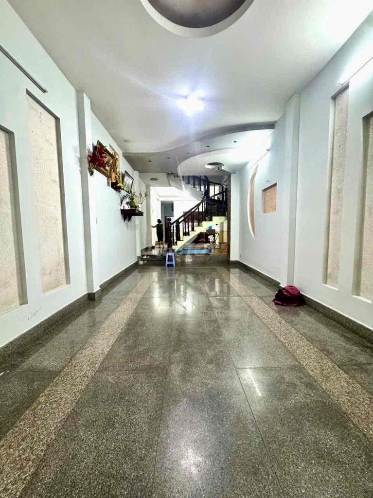 Фото 3: Дом, фасад под коммерцию 4x26 м, 2 этажа + терраса (4 спальни, 4 санузла), широкий тротуар. ЧЫОНГ ФЫОК ФАН