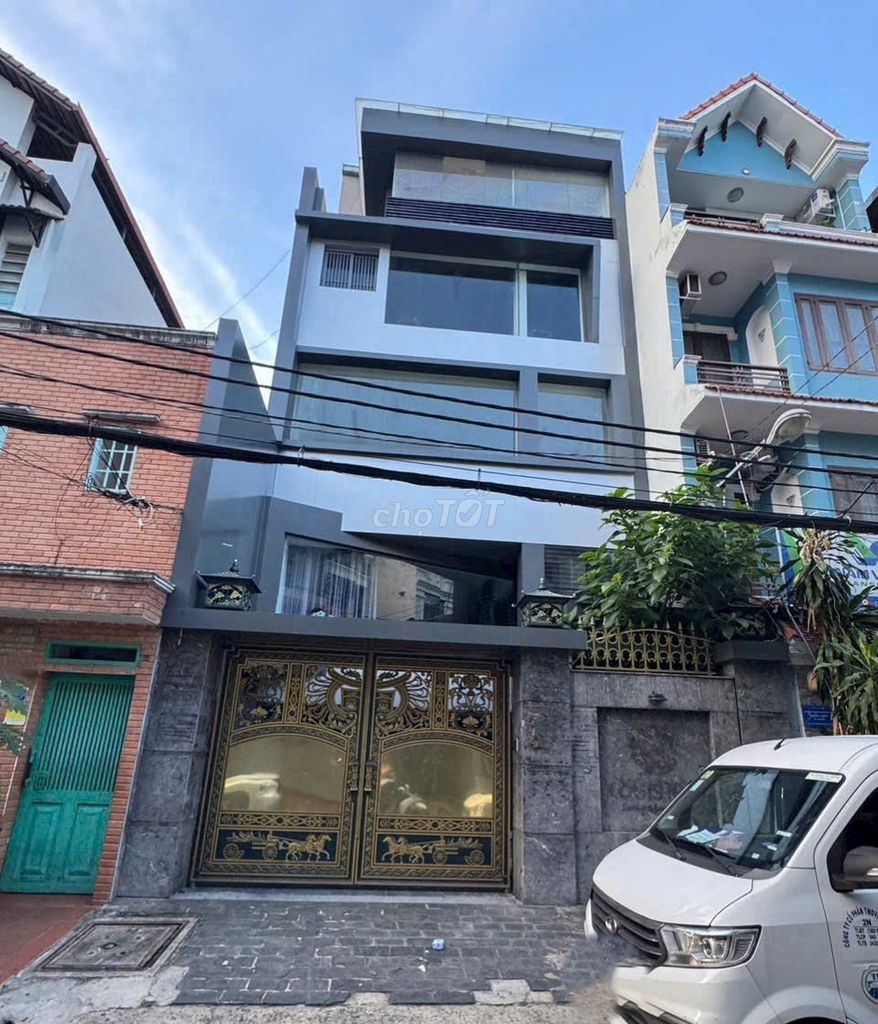 🏡 Дом на улице A4 (K300) 6x20 м, цокольный этаж + 4 этажа, лифт, полностью оснащён кондиционерами