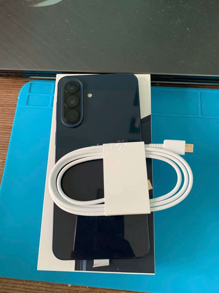 Фото 3: Samsung Galaxy A57 5G 8GB/128GB темно-синий