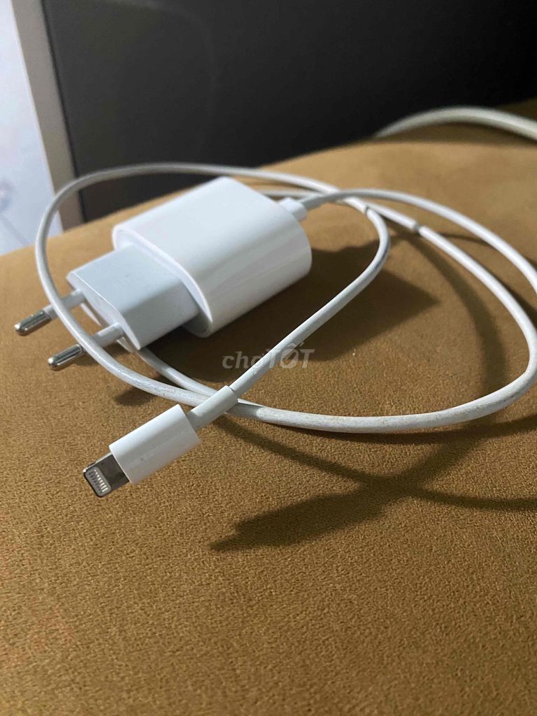 Зарядное устройство для Apple iPhone, белое, очень новое