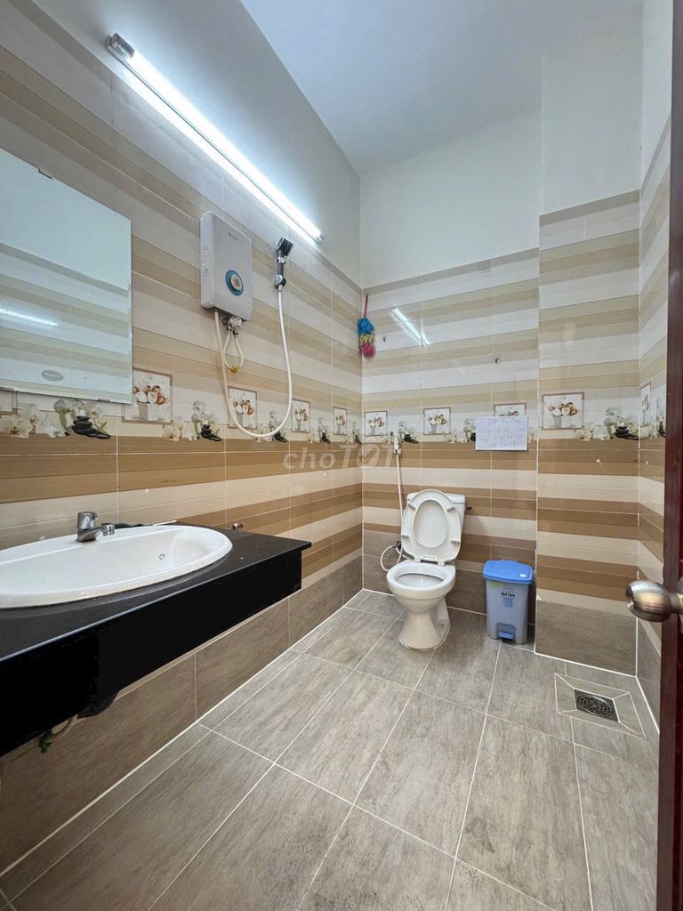 Фото 3: Сдается дом на улице Зыонг Ван Зыонг, квартал Тан Куи, 4 x 15 м, 4 этажа