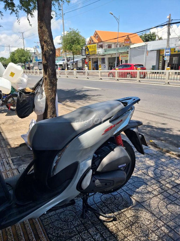 Фото 3: Honda SH Mode 2024 ABS серый чёрный