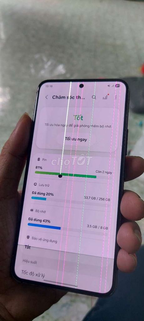 Samsung S22 8/256 с полосами на экране, работает хорошо
