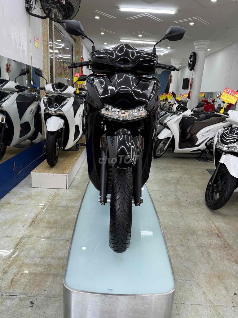 Honda SH 350 2025 Черный глянцевый 12000 км