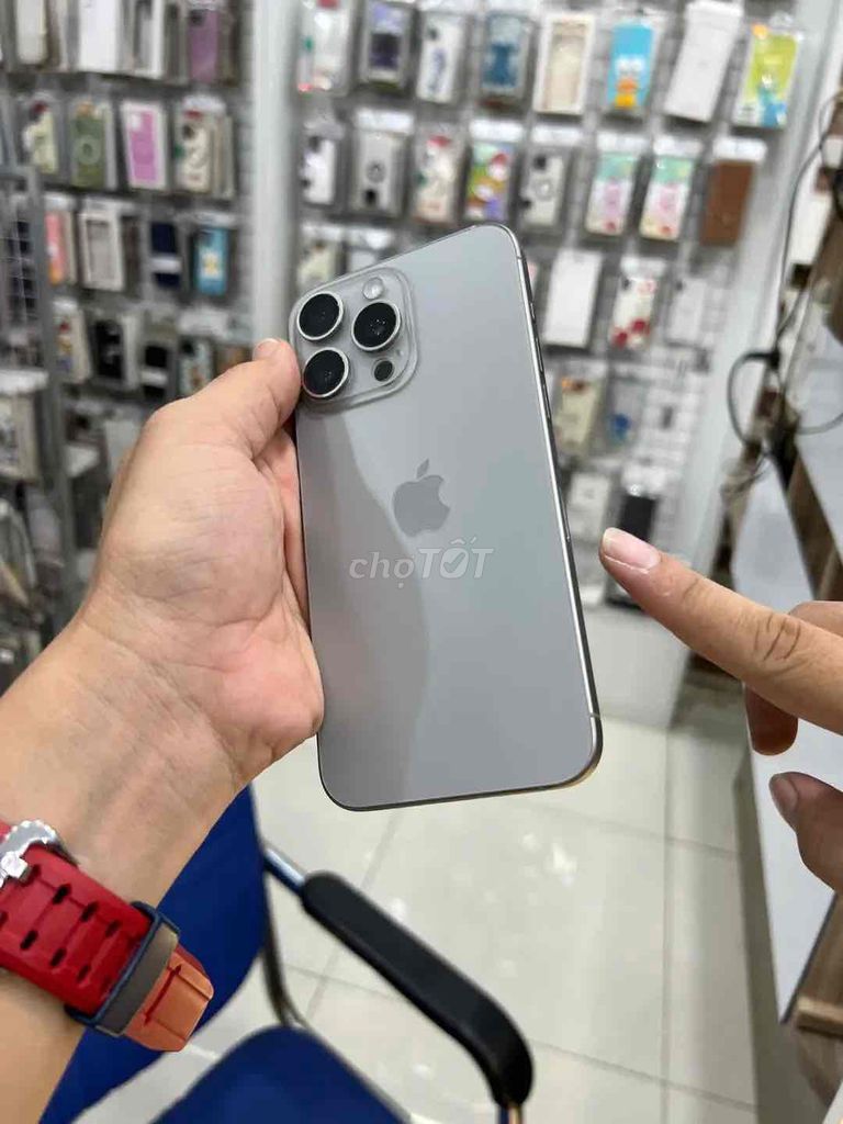 Фото 2: Apple iPhone 15 Pro Max Серый 82%