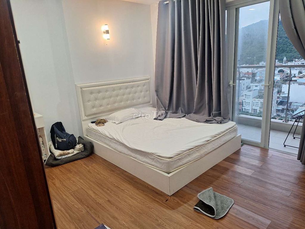 Фото 3: Аренда квартиры в Vũng Tàu Goldsea, 2 спальни, с полной мебелью, угловая, 2 балкона