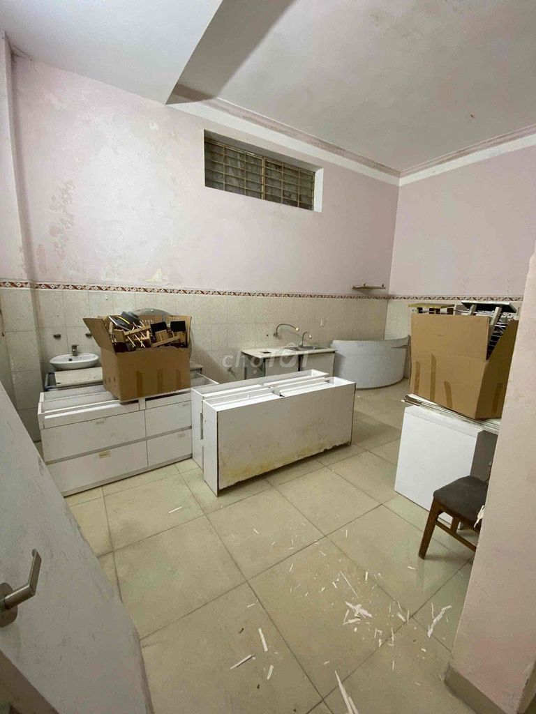 Фото 2: Дом с фасадом в Нгуханьшоне. Рядом с экономическим университетом
