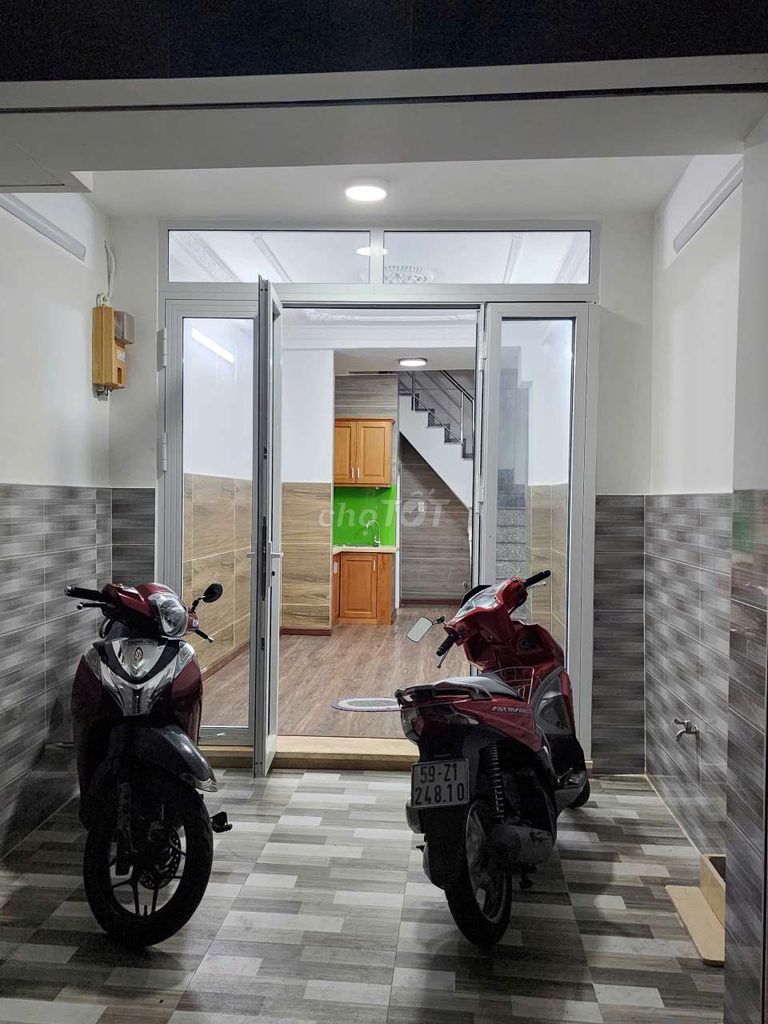 Фото 3: Продажа дома 3 этажа 3 млрд 980 хẻм 502 ХЮИНЬ ТАН ФАТ - р-н БИНЬ ТХУАН, 7-й округ