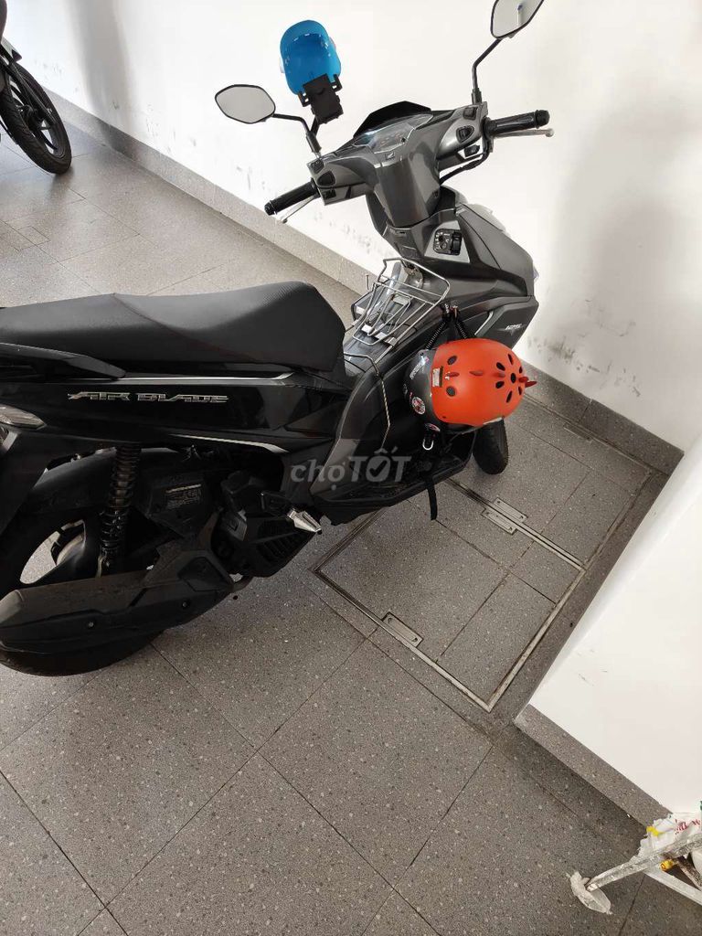 Фото 3: Honda Air Blade 125cc 2017 черно-серый