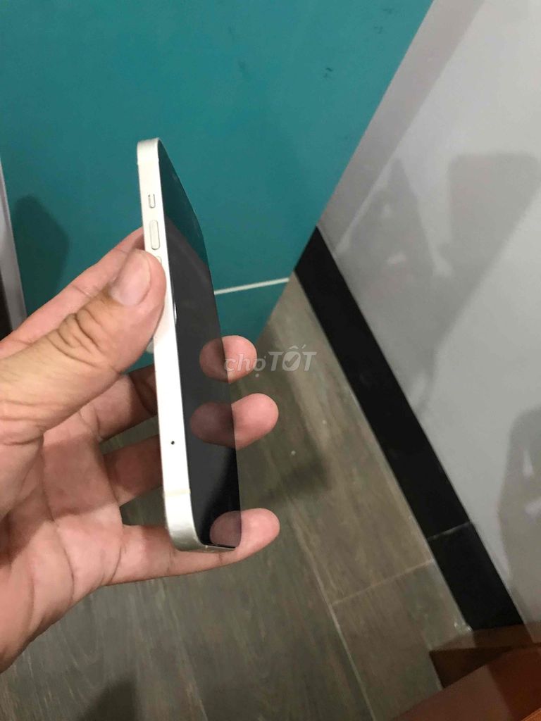 Продам iPhone 13 после падения
