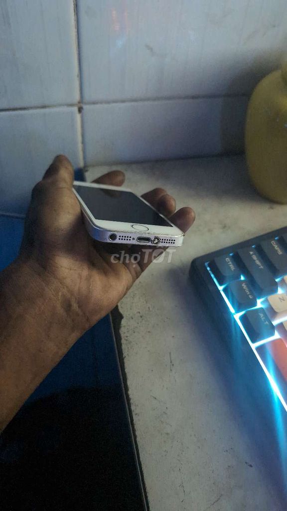 Фото 3: Apple iPhone 5s Белый Б/У