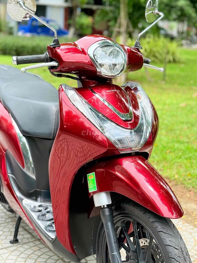 Фото 3: Honda SH Mode 2021 Красный