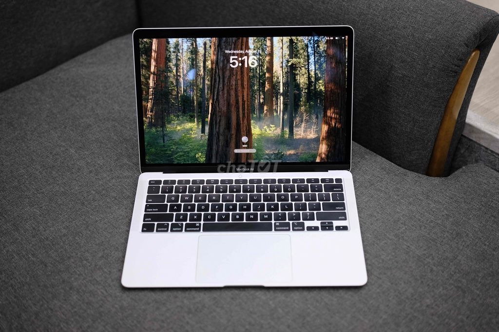 Фото 2: Apple MacBook Air M1 8GB/256GB Silver 99%