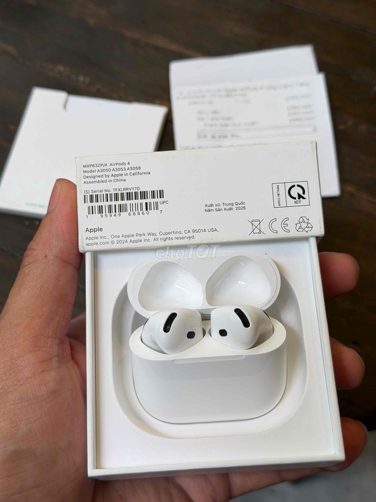 Наушники AirPods 4 Like New, полный комплект, куплены в TGDĐ, гарантия до 9/2027