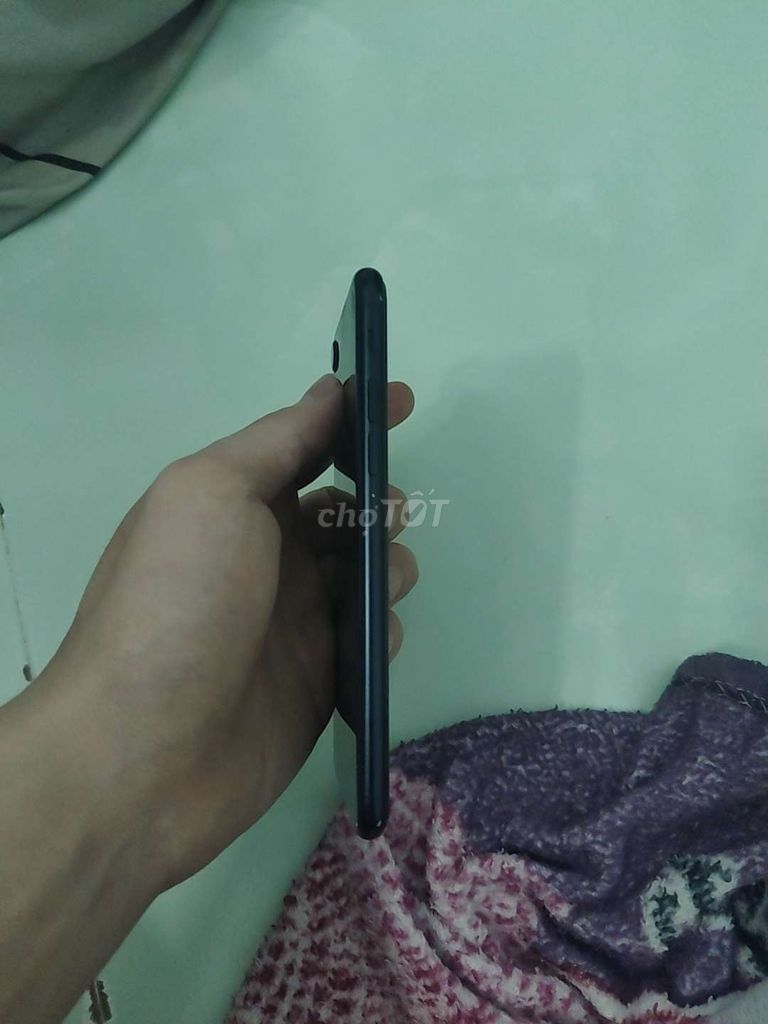 Продам или обменяю Apple iPhone SE 3 2022 64GB черный