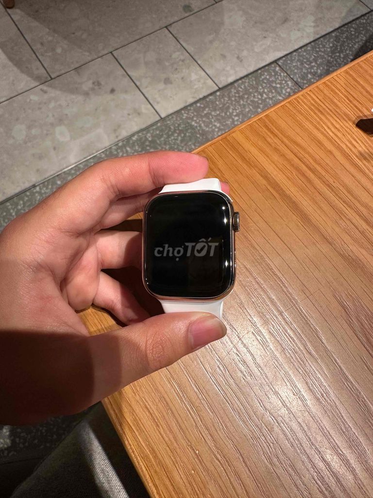 Apple Watch S7 41 мм, золотая сталь